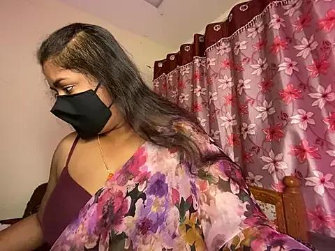 LouleyRanii from StripChat