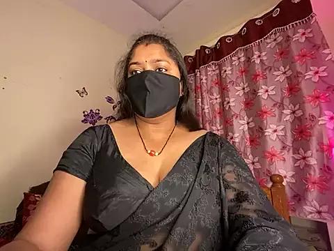 LouleyRanii from StripChat