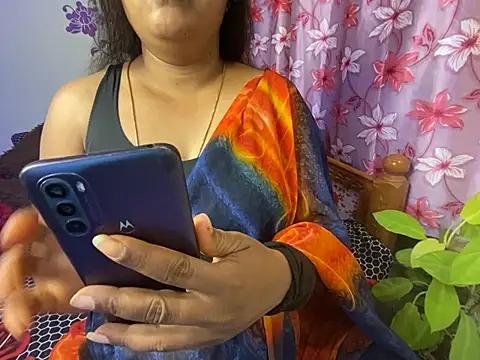 LouleyRanii from StripChat