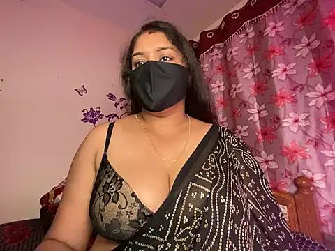 LouleyRanii from StripChat