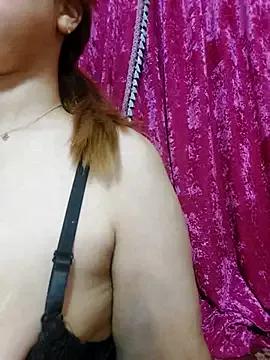 LouNa-Horny- from StripChat is Freechat