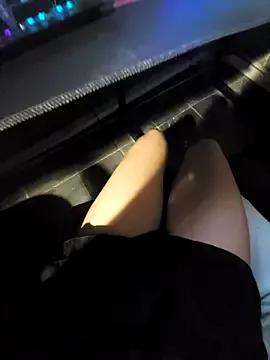 Discover our girls online shows and discover the company of countless livestreamers, with stunning shapes, sex toys and more.