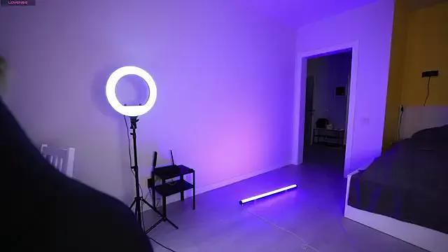 Discover our girls online shows and discover the company of countless livestreamers, with stunning shapes, sex toys and more.