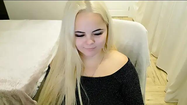 Discover our girls online shows and discover the company of countless livestreamers, with stunning shapes, sex toys and more.