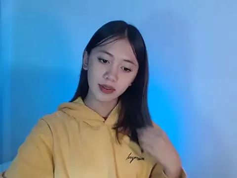 Discover our girls online shows and discover the company of countless livestreamers, with stunning shapes, sex toys and more.