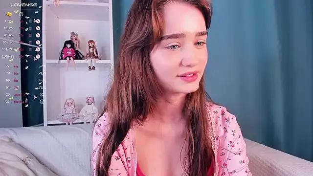 Discover our girls online shows and discover the company of countless livestreamers, with stunning shapes, sex toys and more.