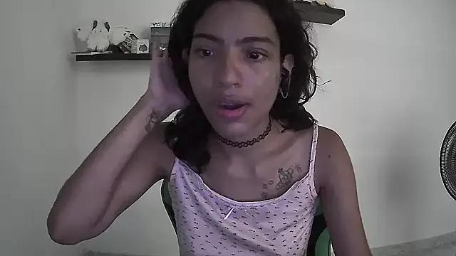 Discover our girls online shows and discover the company of countless livestreamers, with stunning shapes, sex toys and more.