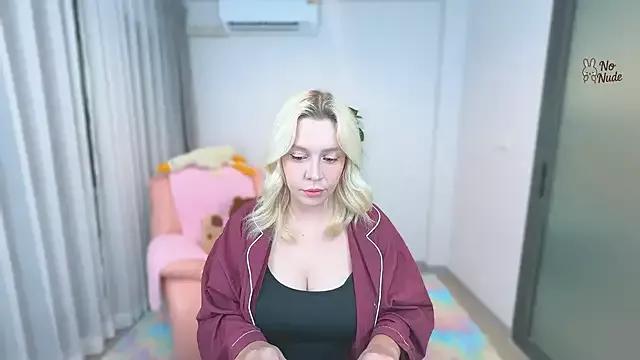 Discover our girls online shows and discover the company of countless livestreamers, with stunning shapes, sex toys and more.