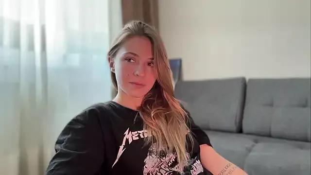 LovelyKatea from StripChat is Freechat