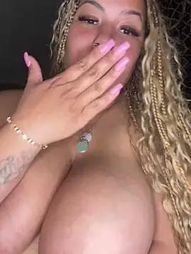 Discover our girls online shows and discover the company of countless livestreamers, with stunning shapes, sex toys and more.
