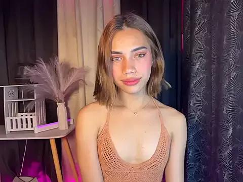 Lovelynikki03 from StripChat is Freechat