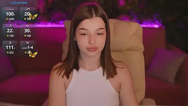 Discover our girls online shows and discover the company of countless livestreamers, with stunning shapes, sex toys and more.