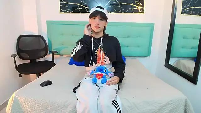 Discover our girls online shows and discover the company of countless livestreamers, with stunning shapes, sex toys and more.