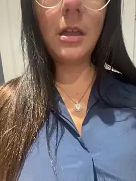 Discover our girls online shows and discover the company of countless livestreamers, with stunning shapes, sex toys and more.