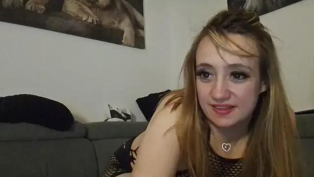 Discover our girls online shows and discover the company of countless livestreamers, with stunning shapes, sex toys and more.