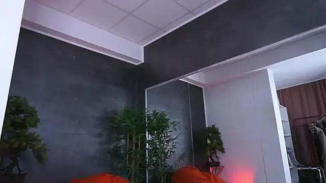 Discover our girls online shows and discover the company of countless livestreamers, with stunning shapes, sex toys and more.
