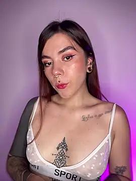 Discover our girls online shows and discover the company of countless livestreamers, with stunning shapes, sex toys and more.