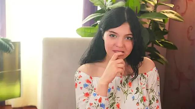 Discover our girls online shows and discover the company of countless livestreamers, with stunning shapes, sex toys and more.