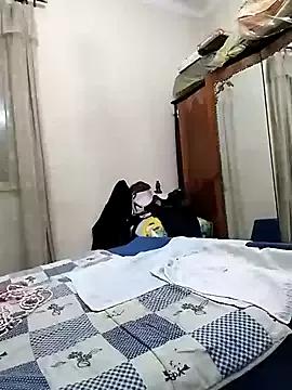 Lucia8600 webcams show profile image 