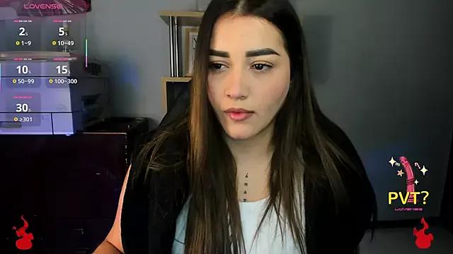 Discover our girls online shows and discover the company of countless livestreamers, with stunning shapes, sex toys and more.