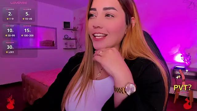 Discover our girls online shows and discover the company of countless livestreamers, with stunning shapes, sex toys and more.
