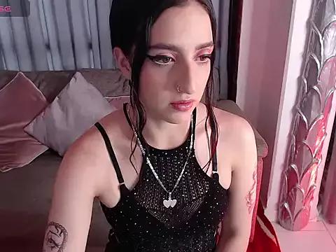 Discover our girls online shows and discover the company of countless livestreamers, with stunning shapes, sex toys and more.