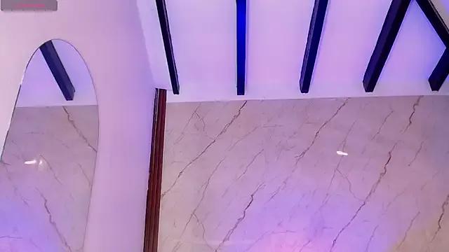 Discover our girls online shows and discover the company of countless livestreamers, with stunning shapes, sex toys and more.