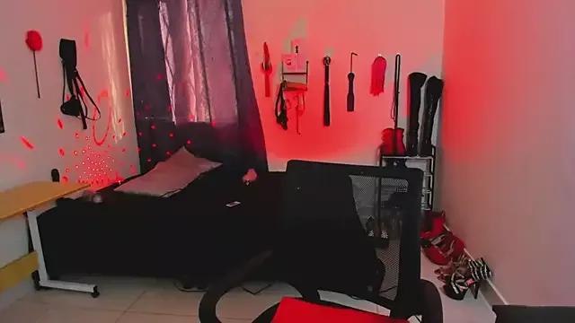 Discover our girls online shows and discover the company of countless livestreamers, with stunning shapes, sex toys and more.