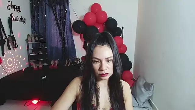 lucianadiamond from StripChat is Freechat