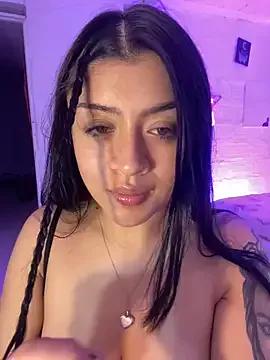 Discover our girls online shows and discover the company of countless livestreamers, with stunning shapes, sex toys and more.