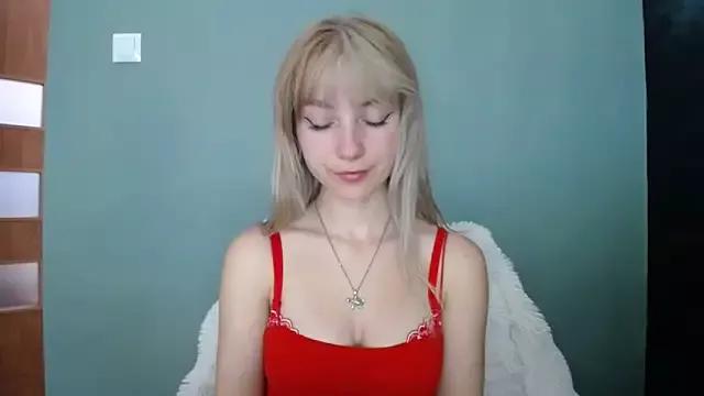 Discover our girls online shows and discover the company of countless livestreamers, with stunning shapes, sex toys and more.