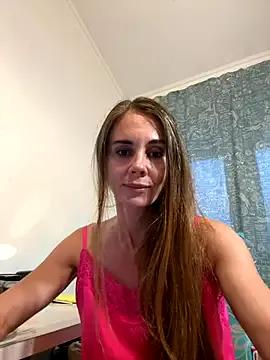 Discover our girls online shows and discover the company of countless livestreamers, with stunning shapes, sex toys and more.