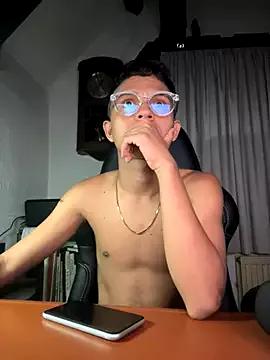 Lucien_Gray_ from StripChat is Freechat