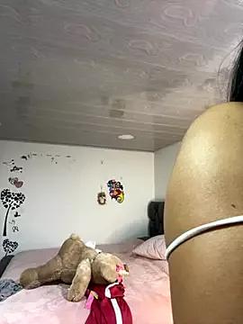 Discover our girls online shows and discover the company of countless livestreamers, with stunning shapes, sex toys and more.