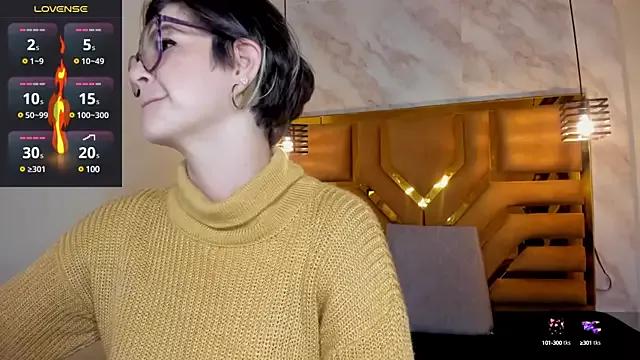 Discover our girls online shows and discover the company of countless livestreamers, with stunning shapes, sex toys and more.