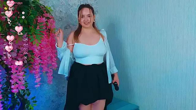 Discover our girls online shows and discover the company of countless livestreamers, with stunning shapes, sex toys and more.