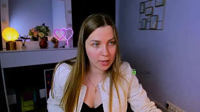 Discover our girls online shows and discover the company of countless livestreamers, with stunning shapes, sex toys and more.