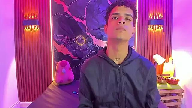 Discover our girls online shows and discover the company of countless livestreamers, with stunning shapes, sex toys and more.