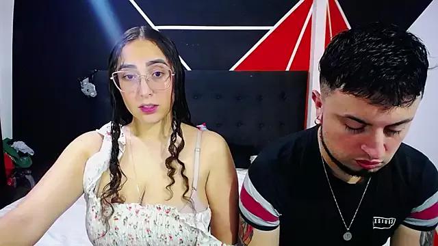 Discover our girls online shows and discover the company of countless livestreamers, with stunning shapes, sex toys and more.