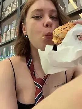 Discover our girls online shows and discover the company of countless livestreamers, with stunning shapes, sex toys and more.