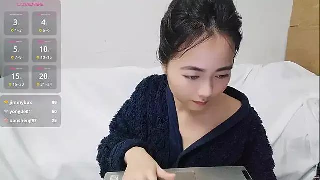 Discover our girls online shows and discover the company of countless livestreamers, with stunning shapes, sex toys and more.