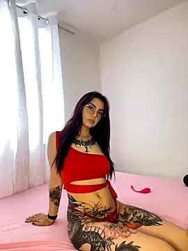 Discover our girls online shows and discover the company of countless livestreamers, with stunning shapes, sex toys and more.