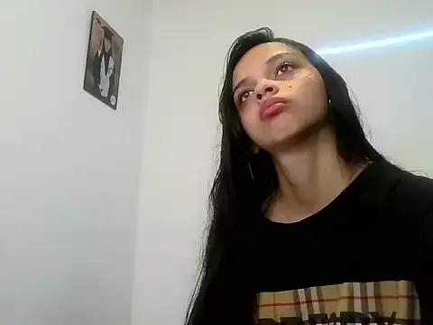Discover our girls online shows and discover the company of countless livestreamers, with stunning shapes, sex toys and more.
