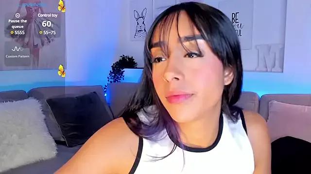 Discover our girls online shows and discover the company of countless livestreamers, with stunning shapes, sex toys and more.