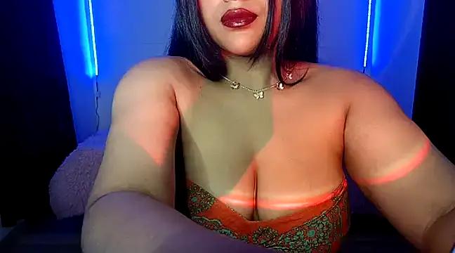 Discover our girls online shows and discover the company of countless livestreamers, with stunning shapes, sex toys and more.