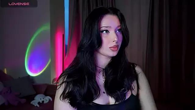 Lucy_louras from StripChat is Freechat