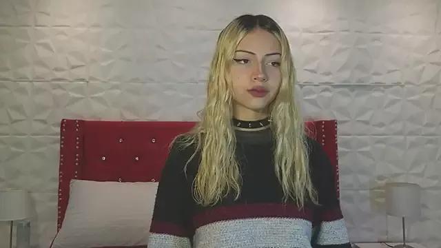 Discover our girls online shows and discover the company of countless livestreamers, with stunning shapes, sex toys and more.