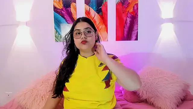Discover our girls online shows and discover the company of countless livestreamers, with stunning shapes, sex toys and more.