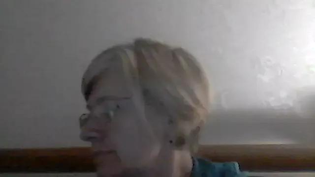 LucyLewisX from StripChat is Freechat