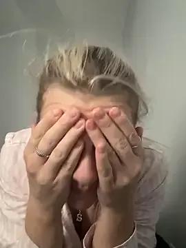 LucyLowbb webcams show profile image 